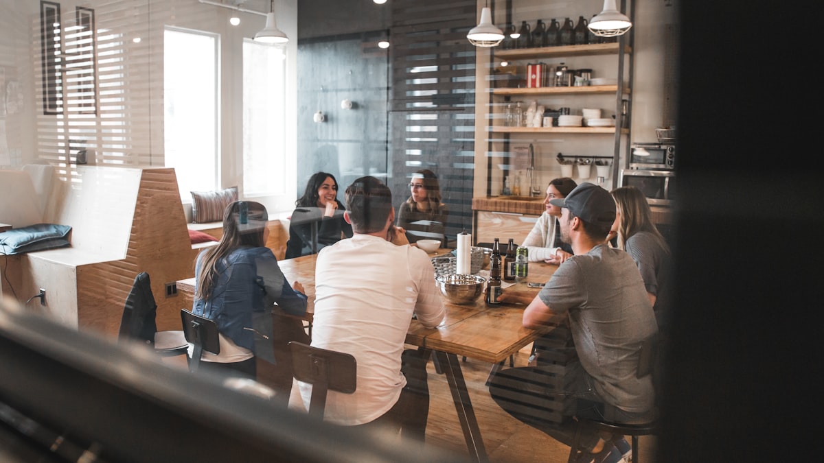 Article img - job search on linkedin without your boss finding