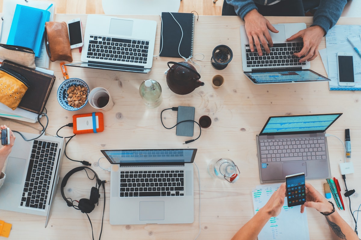 How to Job Search While Still Employed: A Discreet Strategy