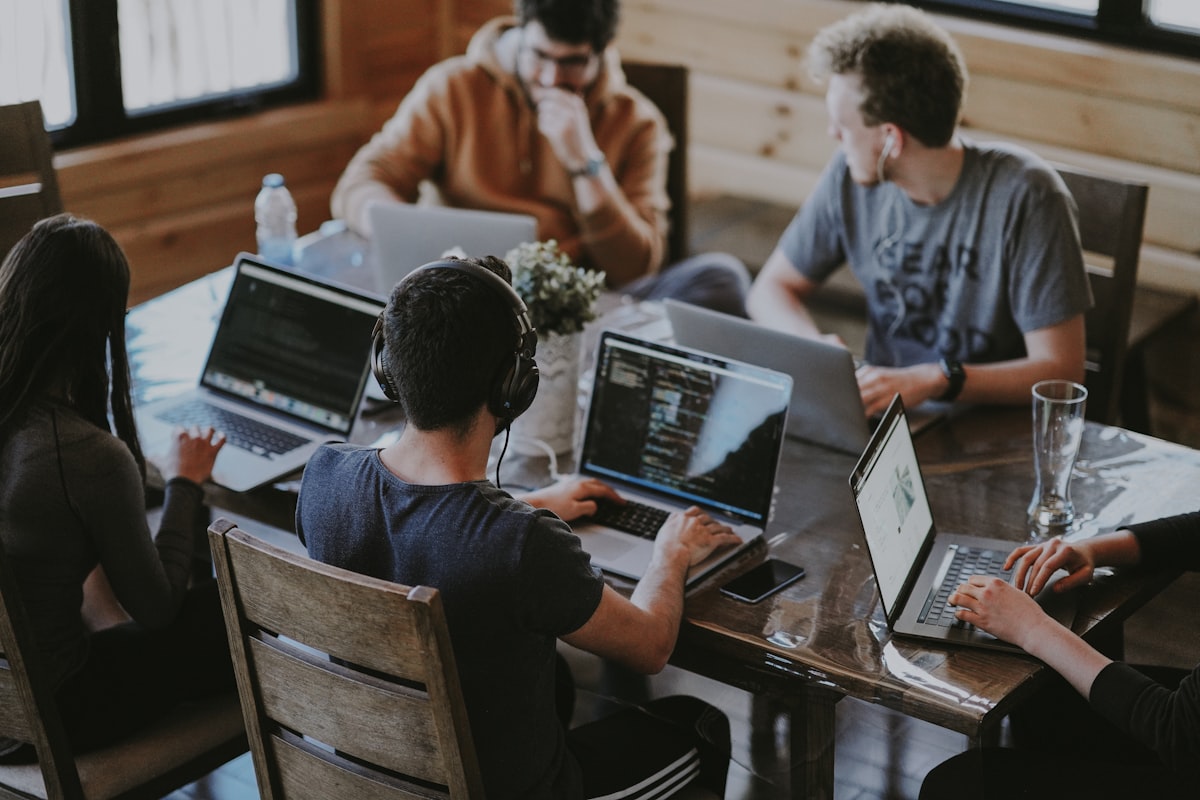 Engineering manager leading agile sprint planning with software development team - engineering manager resume that gets interviews